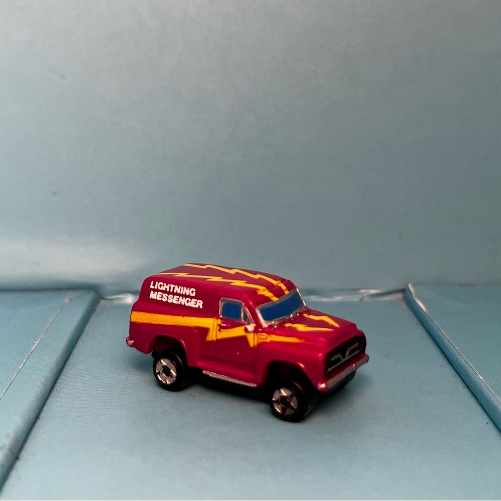 Galoob - Micro Machines Micro Lights - '50s Ford Panel Truck Lightning 1989